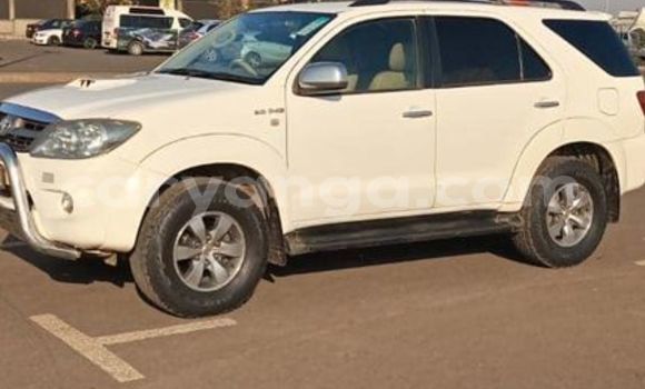 Nunua Ilio tumika Toyota Fortuner White Gari ndani ya Blantyre nchini Malawi Nunua Ilio tumika Toyota Fortuner White Gari ndani ya Blantyre nchini Malawi