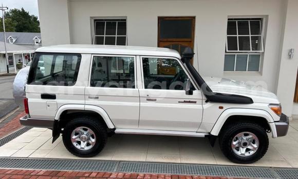 Nunua Ilio tumika Toyota Land Cruiser White Gari ndani ya Blantyre nchini Malawi Nunua Ilio tumika Toyota Land Cruiser White Gari ndani ya Blantyre nchini Malawi