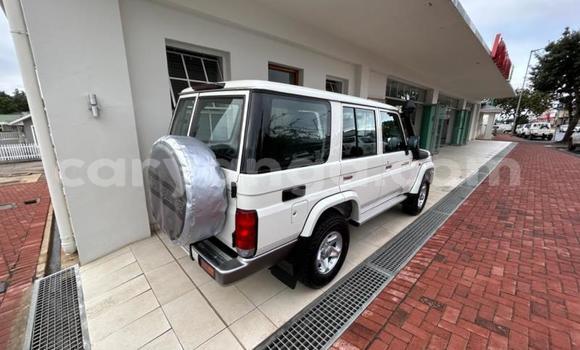 Nunua Ilio tumika Toyota Land Cruiser White Gari ndani ya Blantyre nchini Malawi Nunua Ilio tumika Toyota Land Cruiser White Gari ndani ya Blantyre nchini Malawi