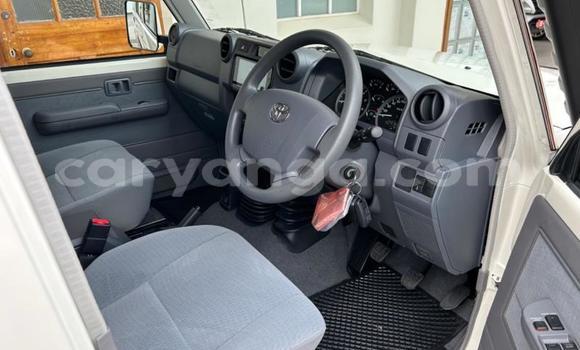Nunua Ilio tumika Toyota Land Cruiser White Gari ndani ya Blantyre nchini Malawi Nunua Ilio tumika Toyota Land Cruiser White Gari ndani ya Blantyre nchini Malawi