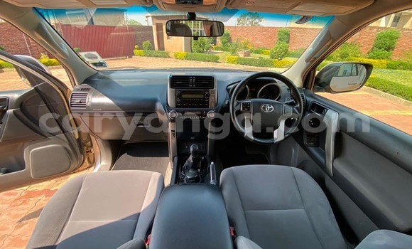 Nunua Ilio tumika Toyota Land Cruiser Prado Brown Gari ndani ya Blantyre nchini Malawi Nunua Ilio tumika Toyota Land Cruiser Prado Brown Gari ndani ya Blantyre nchini Malawi