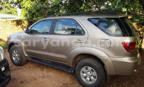 Nunua Ilio tumika Toyota Fortuner Brown Gari ndani ya Blantyre nchini Malawi Nunua Ilio tumika Toyota Fortuner Brown Gari ndani ya Blantyre nchini Malawi