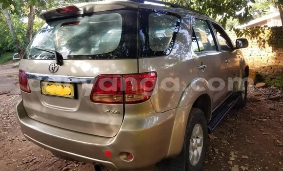 Nunua Ilio tumika Toyota Fortuner Brown Gari ndani ya Blantyre nchini Malawi Nunua Ilio tumika Toyota Fortuner Brown Gari ndani ya Blantyre nchini Malawi