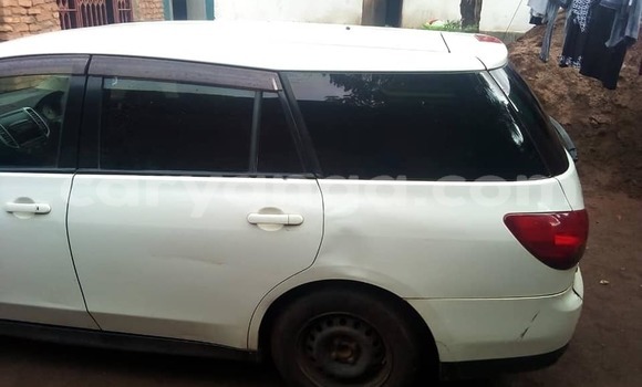 Acheter Occasion Voiture Nissan Wingroad Blanc à Lilongwe, Malawi Acheter Occasion Voiture Nissan Wingroad Blanc à Lilongwe, Malawi