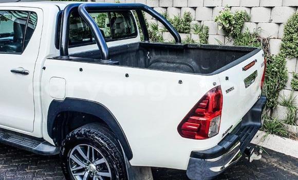 Nunua Ilio tumika Toyota Hilux White Gari ndani ya Blantyre nchini Malawi Nunua Ilio tumika Toyota Hilux White Gari ndani ya Blantyre nchini Malawi