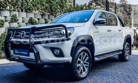 Nunua Ilio tumika Toyota Hilux White Gari ndani ya Blantyre nchini Malawi Nunua Ilio tumika Toyota Hilux White Gari ndani ya Blantyre nchini Malawi