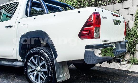 Nunua Ilio tumika Toyota Hilux White Gari ndani ya Blantyre nchini Malawi Nunua Ilio tumika Toyota Hilux White Gari ndani ya Blantyre nchini Malawi
