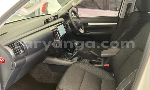 Nunua Ilio tumika Toyota Hilux White Gari ndani ya Blantyre nchini Malawi Nunua Ilio tumika Toyota Hilux White Gari ndani ya Blantyre nchini Malawi