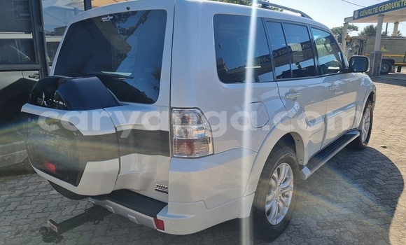 Nunua Ilio tumika Mitsubishi Pajero White Gari ndani ya Blantyre nchini Malawi Nunua Ilio tumika Mitsubishi Pajero White Gari ndani ya Blantyre nchini Malawi