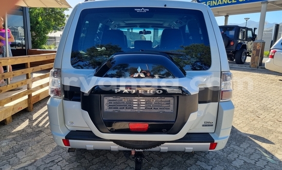 Nunua Ilio tumika Mitsubishi Pajero White Gari ndani ya Blantyre nchini Malawi Nunua Ilio tumika Mitsubishi Pajero White Gari ndani ya Blantyre nchini Malawi