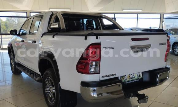 Nunua Ilio tumika Toyota Hilux White Gari ndani ya Blantyre nchini Malawi Nunua Ilio tumika Toyota Hilux White Gari ndani ya Blantyre nchini Malawi
