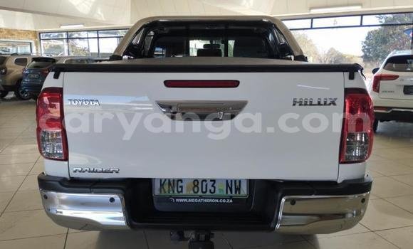Nunua Ilio tumika Toyota Hilux White Gari ndani ya Blantyre nchini Malawi Nunua Ilio tumika Toyota Hilux White Gari ndani ya Blantyre nchini Malawi