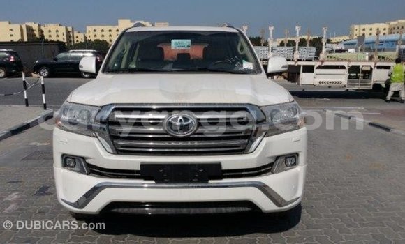 Acheter Import Voiture Toyota Land Cruiser Blanc à Import - Dubai, Malawi Acheter Import Voiture Toyota Land Cruiser Blanc à Import - Dubai, Malawi