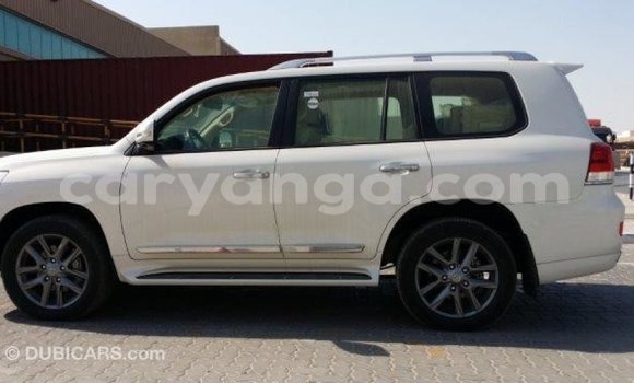 Acheter Import Voiture Toyota Land Cruiser Blanc à Import - Dubai, Malawi Acheter Import Voiture Toyota Land Cruiser Blanc à Import - Dubai, Malawi