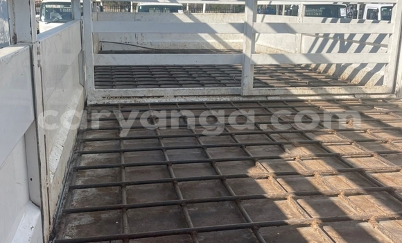 Nunua Ilio tumika Caterpillar 120 Silver Lori ndani ya Blantyre nchini Malawi Nunua Ilio tumika Caterpillar 120 Silver Lori ndani ya Blantyre nchini Malawi