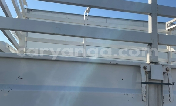 Nunua Ilio tumika Caterpillar 120 Silver Lori ndani ya Blantyre nchini Malawi Nunua Ilio tumika Caterpillar 120 Silver Lori ndani ya Blantyre nchini Malawi