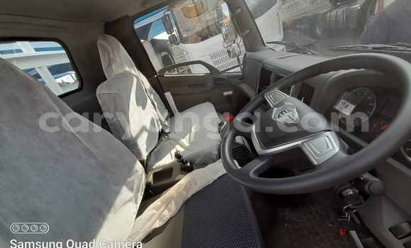 Nunua Ilio tumika Caterpillar 120 White Lori ndani ya Blantyre nchini Malawi Nunua Ilio tumika Caterpillar 120 White Lori ndani ya Blantyre nchini Malawi