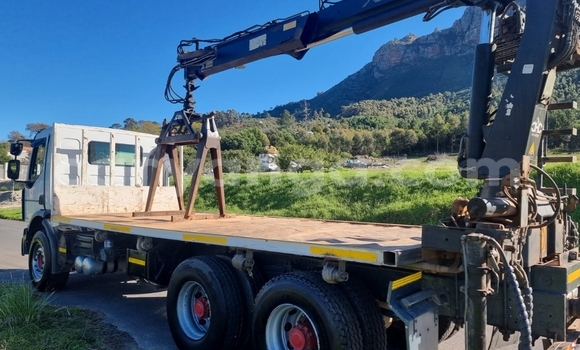 Nunua Ilio tumika Caterpillar 120 White Lori ndani ya Blantyre nchini Malawi Nunua Ilio tumika Caterpillar 120 White Lori ndani ya Blantyre nchini Malawi
