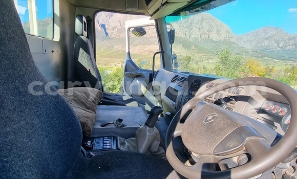 Nunua Ilio tumika Caterpillar 120 White Lori ndani ya Blantyre nchini Malawi Nunua Ilio tumika Caterpillar 120 White Lori ndani ya Blantyre nchini Malawi