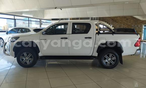 Nunua Ilio tumika Toyota Hilux White Gari ndani ya Blantyre nchini Malawi Nunua Ilio tumika Toyota Hilux White Gari ndani ya Blantyre nchini Malawi