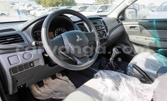 Acheter Import Voiture Mitsubishi L200 Blanc à Import - Dubai, Malawi Acheter Import Voiture Mitsubishi L200 Blanc à Import - Dubai, Malawi