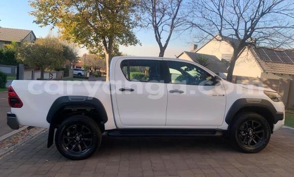 Nunua Ilio tumika Toyota Hilux White Gari ndani ya Blantyre nchini Malawi Nunua Ilio tumika Toyota Hilux White Gari ndani ya Blantyre nchini Malawi