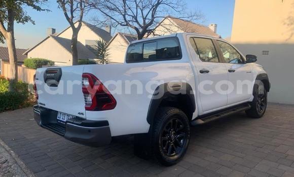 Nunua Ilio tumika Toyota Hilux White Gari ndani ya Blantyre nchini Malawi Nunua Ilio tumika Toyota Hilux White Gari ndani ya Blantyre nchini Malawi