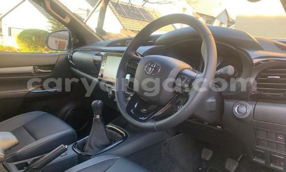 Nunua Ilio tumika Toyota Hilux White Gari ndani ya Blantyre nchini Malawi Nunua Ilio tumika Toyota Hilux White Gari ndani ya Blantyre nchini Malawi