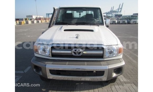 Acheter Import Voiture Toyota Land Cruiser Blanc à Import - Dubai, Malawi Acheter Import Voiture Toyota Land Cruiser Blanc à Import - Dubai, Malawi