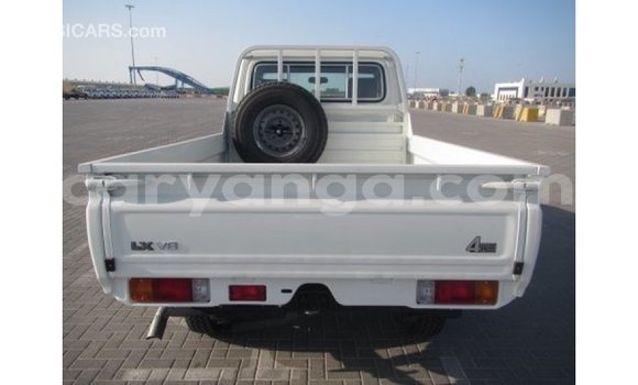 Acheter Import Voiture Toyota Land Cruiser Blanc à Import - Dubai, Malawi Acheter Import Voiture Toyota Land Cruiser Blanc à Import - Dubai, Malawi