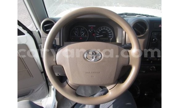 Acheter Import Voiture Toyota Land Cruiser Blanc à Import - Dubai, Malawi Acheter Import Voiture Toyota Land Cruiser Blanc à Import - Dubai, Malawi