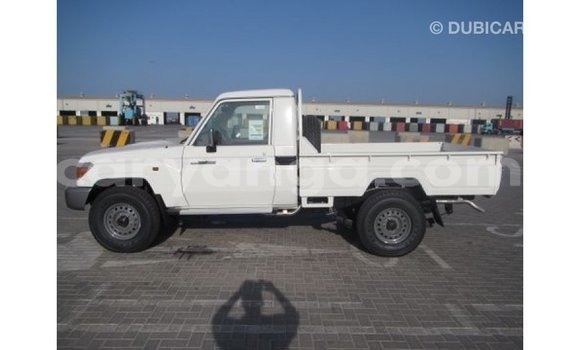 Acheter Import Voiture Toyota Land Cruiser Blanc à Import - Dubai, Malawi Acheter Import Voiture Toyota Land Cruiser Blanc à Import - Dubai, Malawi