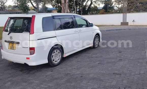 Buy Used Toyota Isis White Car in Lilongwe in Malawi