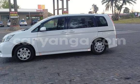 Acheter Occasion Voiture Toyota Isis Blanc à Lilongwe, Malawi Acheter Occasion Voiture Toyota Isis Blanc à Lilongwe, Malawi