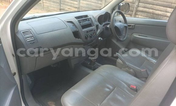 Nunua Ilio tumika Toyota Hilux White Gari ndani ya Lilongwe nchini Malawi Nunua Ilio tumika Toyota Hilux White Gari ndani ya Lilongwe nchini Malawi