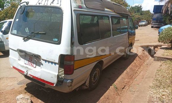 Nunua Ilio tumika Toyota Hiace White Gari ndani ya Lilongwe nchini Malawi Nunua Ilio tumika Toyota Hiace White Gari ndani ya Lilongwe nchini Malawi