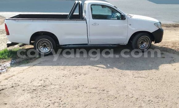 Nunua Ilio tumika Toyota Hilux White Gari ndani ya Lilongwe nchini Malawi Nunua Ilio tumika Toyota Hilux White Gari ndani ya Lilongwe nchini Malawi