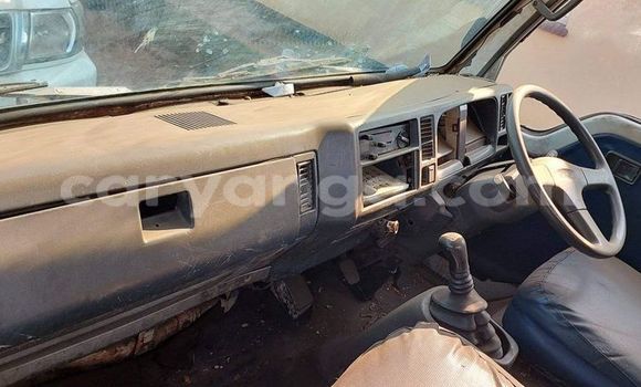 Nunua Ilio tumika Mazda Tribute White Gari ndani ya Lilongwe nchini Malawi Nunua Ilio tumika Mazda Tribute White Gari ndani ya Lilongwe nchini Malawi