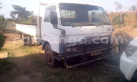 Nunua Ilio tumika Mazda Tribute White Gari ndani ya Lilongwe nchini Malawi Nunua Ilio tumika Mazda Tribute White Gari ndani ya Lilongwe nchini Malawi
