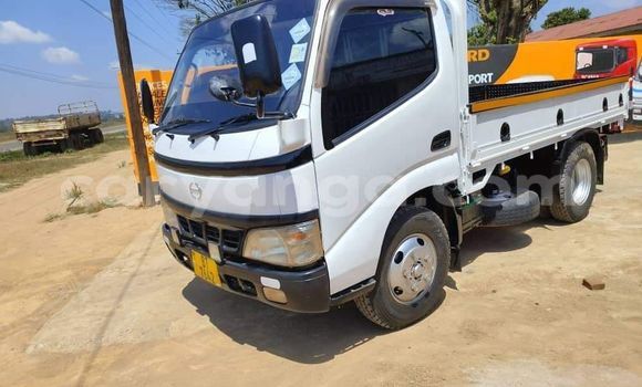 Buy Used Toyota Duet White Car in Lilongwe in Malawi