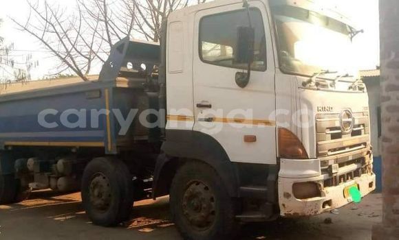 Nunua Ilio tumika Hindustan Ambassador White Gari ndani ya Blantyre nchini Malawi Nunua Ilio tumika Hindustan Ambassador White Gari ndani ya Blantyre nchini Malawi