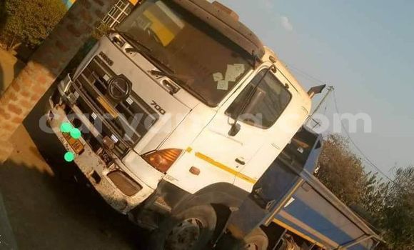 Nunua Ilio tumika Hindustan Ambassador White Gari ndani ya Blantyre nchini Malawi Nunua Ilio tumika Hindustan Ambassador White Gari ndani ya Blantyre nchini Malawi