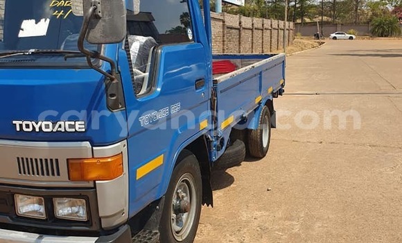 Buy Used Toyota HiAce Blue Truck in Lilongwe in Malawi Buy Used Toyota HiAce Blue Truck in Lilongwe in Malawi