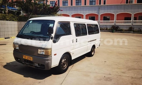 Acheter Occasion Voiture Mazda Bongo Blanc à Lilongwe, Malawi Acheter Occasion Voiture Mazda Bongo Blanc à Lilongwe, Malawi
