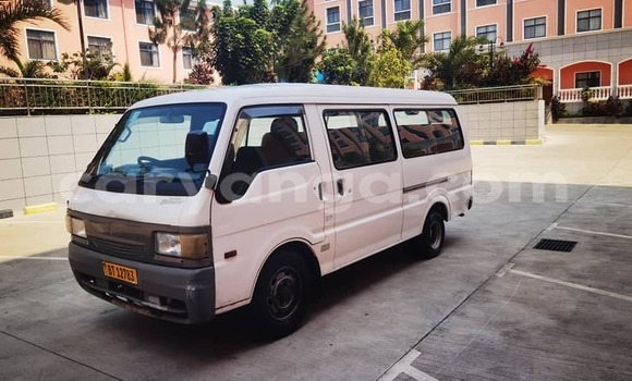 Acheter Occasion Voiture Mazda Bongo Blanc à Lilongwe, Malawi Acheter Occasion Voiture Mazda Bongo Blanc à Lilongwe, Malawi