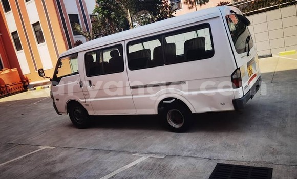Acheter Occasion Voiture Mazda Bongo Blanc à Lilongwe, Malawi Acheter Occasion Voiture Mazda Bongo Blanc à Lilongwe, Malawi