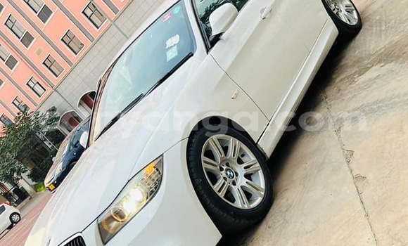 Acheter Occasion Voiture BMW 3200 Blanc à Lilongwe, Malawi Acheter Occasion Voiture BMW 3200 Blanc à Lilongwe, Malawi