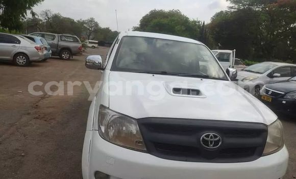 Nunua Ilio tumika Toyota Hilux White Gari ndani ya Lilongwe nchini Malawi Nunua Ilio tumika Toyota Hilux White Gari ndani ya Lilongwe nchini Malawi
