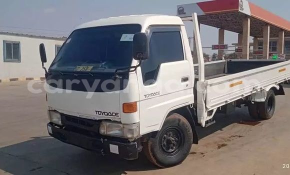 Buy Used Toyota HiAce White Truck in Lilongwe in Malawi