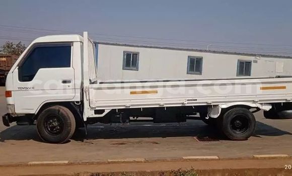 Buy Used Toyota HiAce White Truck in Lilongwe in Malawi Buy Used Toyota HiAce White Truck in Lilongwe in Malawi